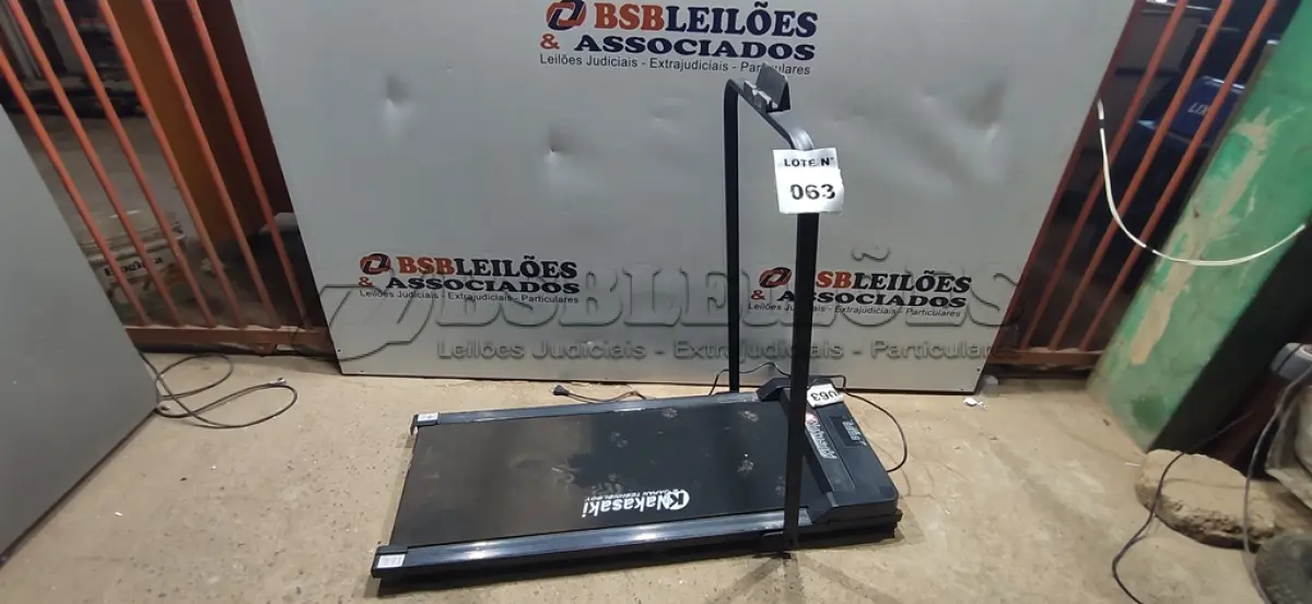 LOTE 063 - 01 ESTEIRA ELÉTRICA KNAKASAKI 110V C/ CONTROLE (NO ESTADO, NÃO SABEMOS SE FUNCIONA. LEILÃO NÃO TEM GARANTIA E NEM DEVOLUÇÃO, SUJEITO A POSSÍVEIS AVARIAS VISÍVEIS/OCULTAS E/OU AUSÊNCIA DE COMPONENTES)