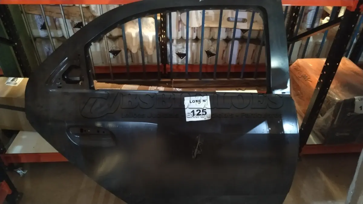 LOTE 125 - 01 PORTA TRASEIRA EDIREITA CHEVOLET ONIX/ PRISMA. (NO ESTADO, NÃO SABEMOS SE FUNCIONA. LEILÃO NÃO TEM GARANTIA E NEM DEVOLUÇÃO, SUJEITO A POSSÍVEIS AVARIAS VISÍVEIS/OCULTAS E/OU AUSÊNCIA DE COMPONENTES)