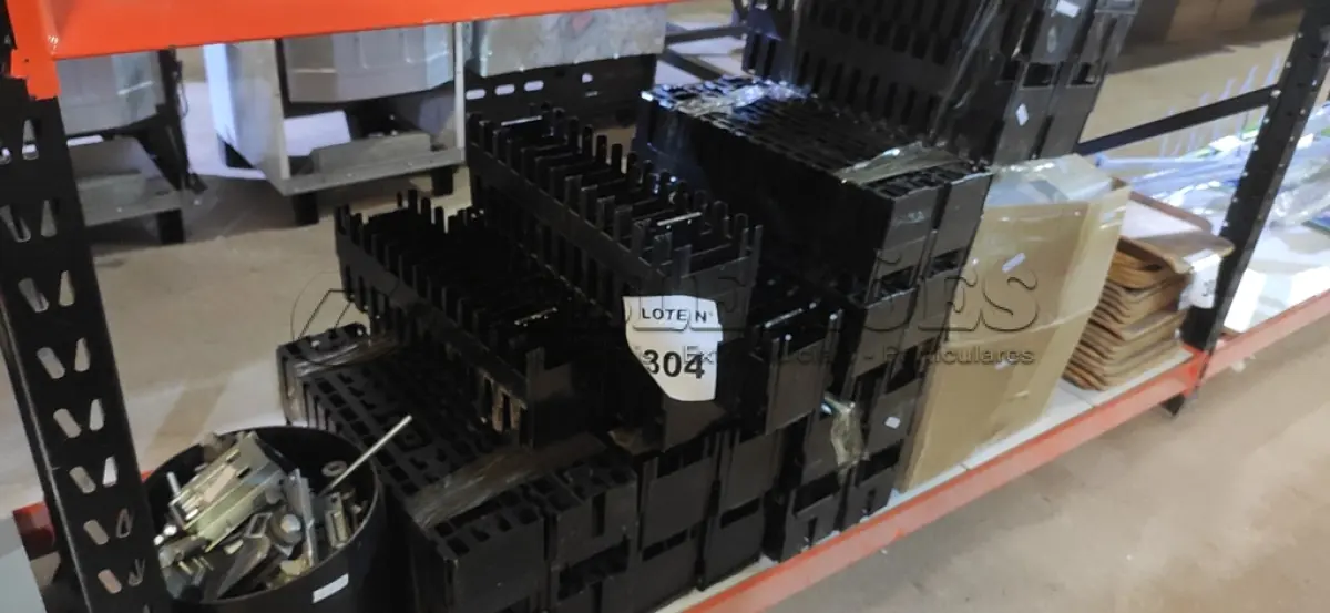 LOTE 304 - 01 LOTE COM GRANDE QUANTIDADE DE SUPORTES PARA HD RESISTENTES. (NO ESTADO) ATENÇÃO! FAZER A VISITAÇÃO ANTES DE ARREMATAR, NÃO SABEMOS SE FUNCIONA, LEILÃO NÃO TEM GARANTIA E NEM DEVOLUÇÃO, SUJEITO A POSSÍVEIS AVARIAS VISÍVEIS/OCULTAS E/OU AUSÊNCIA DE COMPONENTES.