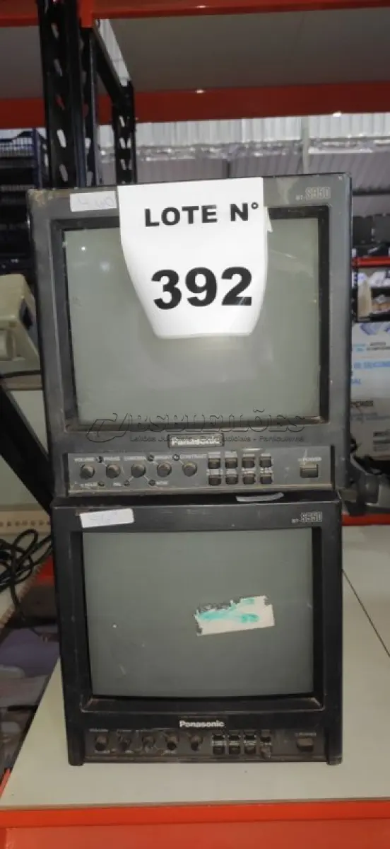 LOTE 392 -   02 MONITORES DE VÍDEO PANASONIC. (NO ESTADO) ATENÇÃO! FAZER A VISITAÇÃO ANTES DE ARREMATAR, NÃO SABEMOS SE FUNCIONA, LEILÃO NÃO TEM GARANTIA E NEM DEVOLUÇÃO, SUJEITO A POSSÍVEIS AVARIAS VISÍVEIS/OCULTAS E/OU AUSÊNCIA DE COMPONENTES.