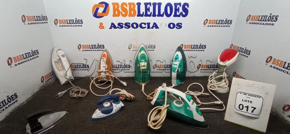 LOTE 017 - 01 VAPORIZADOR DE ROUPAS MARCA BLACK DECKER  E 07 FERROS DE PASSAR DE MARCASSE MODELOS DIVERSOS. (NO ESTADO) ATENÇÃO! FAZER A VISITAÇÃO ANTES DE ARREMATAR, NÃO SABEMOS SE FUNCIONA, LEILÃO NÃO TEM GARANTIA E NEM DEVOLUÇÃO, SUJEITO A POSSÍVEIS AVARIAS VISÍVEIS/OCULTAS E/OU AUSÊNCIA DE COMPONENTES.