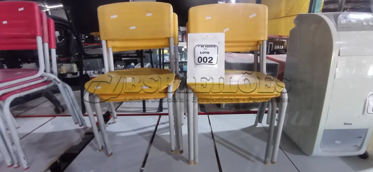 LOTE 002 - 06 CADEIRAS INFANTIS NA COR AMARELA. (NO ESTADO) ATENÇÃO! FAZER A VISITAÇÃO ANTES DE ARREMATAR, NÃO SABEMOS SE FUNCIONA, LEILÃO NÃO TEM GARANTIA E NEM DEVOLUÇÃO, SUJEITO A POSSÍVEIS AVARIAS VISÍVEIS/OCULTAS E/OU AUSÊNCIA DE COMPONENTES.