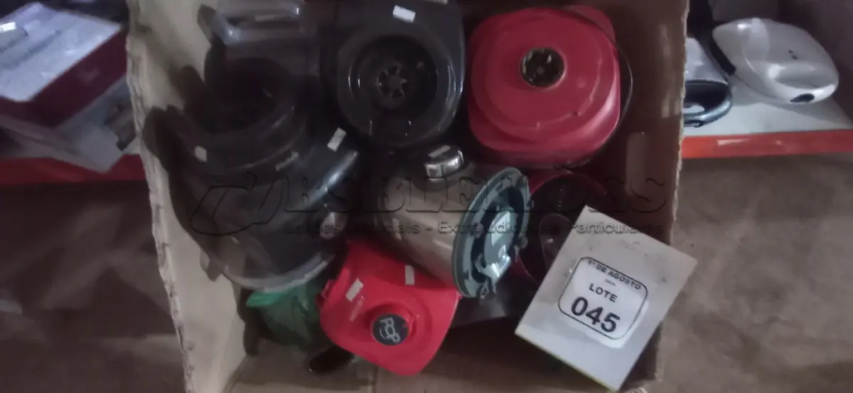 LOTE 045 - 01 LOTE COM VÁRIOS MOTORES E PEÇAS PARA LIQUIDIFICADORES DE MARCAS E MODELOS DIVERSOS. (NO ESTADO) ATENÇÃO! FAZER A VISITAÇÃO ANTES DE ARREMATAR, NÃO SABEMOS SE FUNCIONA, LEILÃO NÃO TEM GARANTIA E NEM DEVOLUÇÃO, SUJEITO A POSSÍVEIS AVARIAS VISÍVEIS/OCULTAS E/OU AUSÊNCIA DE COMPONENTES.