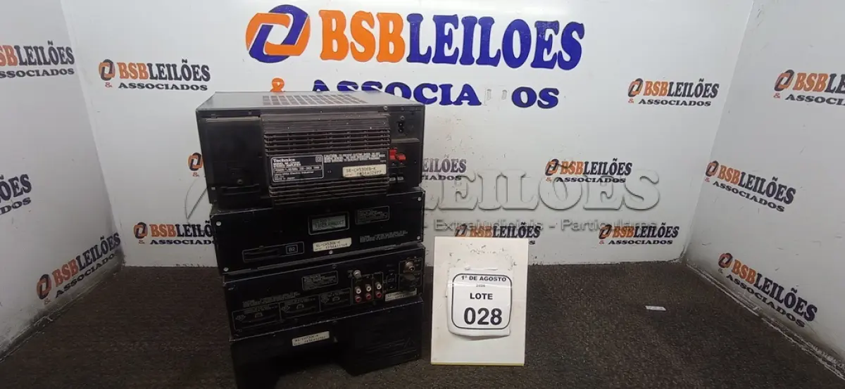 LOTE 028 - 01 SINTONIZADOR DE RÁDIO MODELO ST-CH530, 01 DISC PLAYER MODELOS SL-CH5530, 01 CASSETE DECK MODELO RS-CH730 E 01 AMPLIFICADOR STEREO MODELO SE-CH530 MARCA TECHNICS. (NO ESTADO) ATENÇÃO! FAZER A VISITAÇÃO ANTES DE ARREMATAR, NÃO SABEMOS SE FUNCIONA, LEILÃO NÃO TEM GARANTIA E NEM DEVOLUÇÃO, SUJEITO A POSSÍVEIS AVARIAS VISÍVEIS/OCULTAS E/OU AUSÊNCIA DE COMPONENTES.