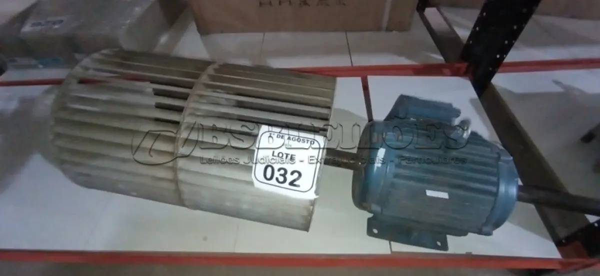 LOTE 032 - 01 MOTOR ELÉTRICO 3CV COM EIXO DE EXAUSTOR. (NO ESTADO) ATENÇÃO! FAZER A VISITAÇÃO ANTES DE ARREMATAR, NÃO SABEMOS SE FUNCIONA, LEILÃO NÃO TEM GARANTIA E NEM DEVOLUÇÃO, SUJEITO A POSSÍVEIS AVARIAS VISÍVEIS/OCULTAS E/OU AUSÊNCIA DE COMPONENTES.