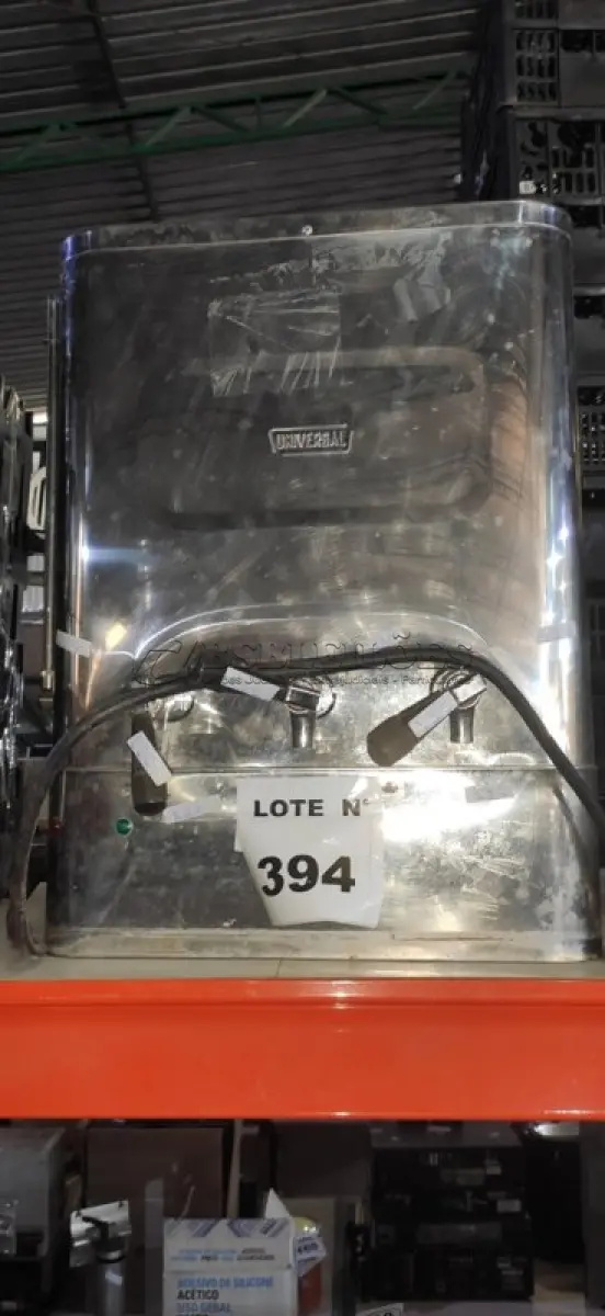 LOTE 394 - 01 CAFETEIRA INDUSTRIAL EM INOX. (NO ESTADO) ATENÇÃO! FAZER A VISITAÇÃO ANTES DE ARREMATAR, NÃO SABEMOS SE FUNCIONA, LEILÃO NÃO TEM GARANTIA E NEM DEVOLUÇÃO, SUJEITO A POSSÍVEIS AVARIAS VISÍVEIS/OCULTAS E/OU AUSÊNCIA DE COMPONENTES.