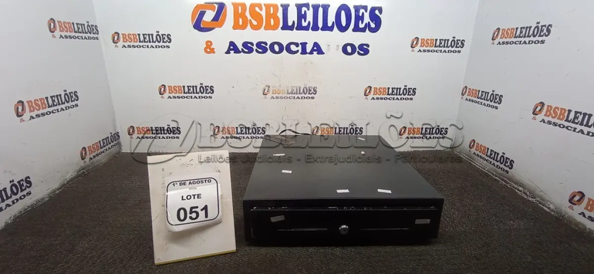 LOTE 051 - 01 GAVETA DE DINHEIRO. (NO ESTADO) ATENÇÃO! FAZER A VISITAÇÃO ANTES DE ARREMATAR, NÃO SABEMOS SE FUNCIONA, LEILÃO NÃO TEM GARANTIA E NEM DEVOLUÇÃO, SUJEITO A POSSÍVEIS AVARIAS VISÍVEIS/OCULTAS E/OU AUSÊNCIA DE COMPONENTES.