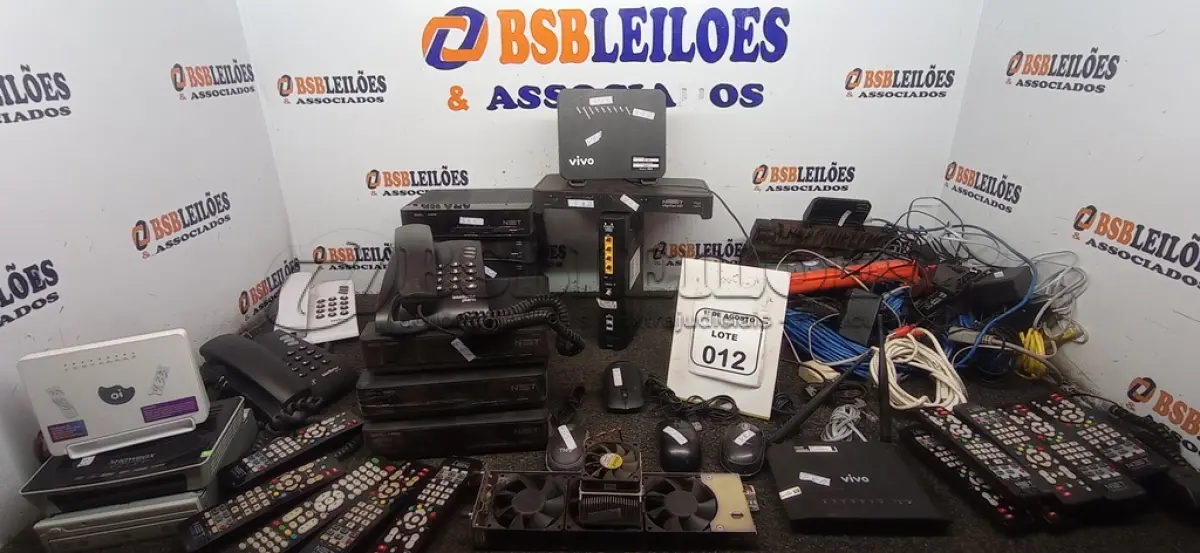 LOTE 012 - 01 LOTE COM 01 CPU, MOUSES, VENTOINHAS, CABOS DE REDE, MOLDENS E ITENS DE INFORMATICA DIVERSOS. (NO ESTADO) ATENÇÃO! FAZER A VISITAÇÃO ANTES DE ARREMATAR, NÃO SABEMOS SE FUNCIONA, LEILÃO NÃO TEM GARANTIA E NEM DEVOLUÇÃO, SUJEITO A POSSÍVEIS AVARIAS VISÍVEIS/OCULTAS E/OU AUSÊNCIA DE COMPONENTES.