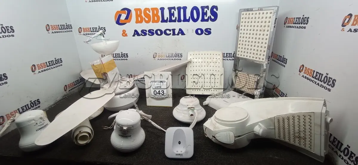 LOTE 043 - 01 VENTILADOR DE TETO E VÁRIOS CHUVEIROS DE MARCAS E MODELOS DIVERSOS. (NO ESTADO) ATENÇÃO! FAZER A VISITAÇÃO ANTES DE ARREMATAR, NÃO SABEMOS SE FUNCIONA, LEILÃO NÃO TEM GARANTIA E NEM DEVOLUÇÃO, SUJEITO A POSSÍVEIS AVARIAS VISÍVEIS/OCULTAS E/OU AUSÊNCIA DE COMPONENTES.