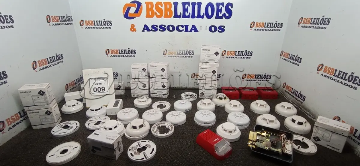 LOTE 009 - 01 LOTE COM VÁRIOS MÓDULOS DE ENTRADA, DETECTOR DE FUMAÇA E SINALIZADORES AUDIOVISUAL. (NO ESTADO) ATENÇÃO! FAZER A VISITAÇÃO ANTES DE ARREMATAR, NÃO SABEMOS SE FUNCIONA, LEILÃO NÃO TEM GARANTIA E NEM DEVOLUÇÃO, SUJEITO A POSSÍVEIS AVARIAS VISÍVEIS/OCULTAS E/OU AUSÊNCIA DE COMPONENTES.