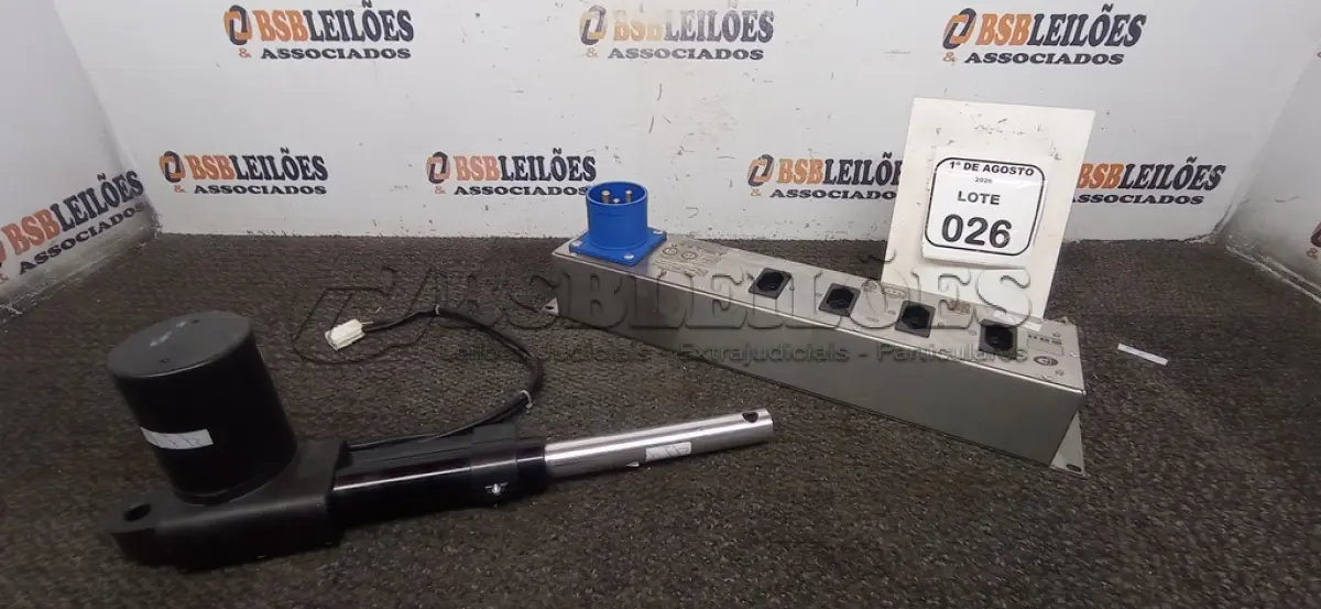 LOTE 026 - 01 MOTOR PNEUMÁTICO DE INCLINAÇÃO 110V E 01 GERENCIADOR DE ENERGIA MODELO PM-2.2 MARCA PENTACÚSTICA. (NO ESTADO) ATENÇÃO! FAZER A VISITAÇÃO ANTES DE ARREMATAR, NÃO SABEMOS SE FUNCIONA, LEILÃO NÃO TEM GARANTIA E NEM DEVOLUÇÃO, SUJEITO A POSSÍVEIS AVARIAS VISÍVEIS/OCULTAS E/OU AUSÊNCIA DE COMPONENTES.