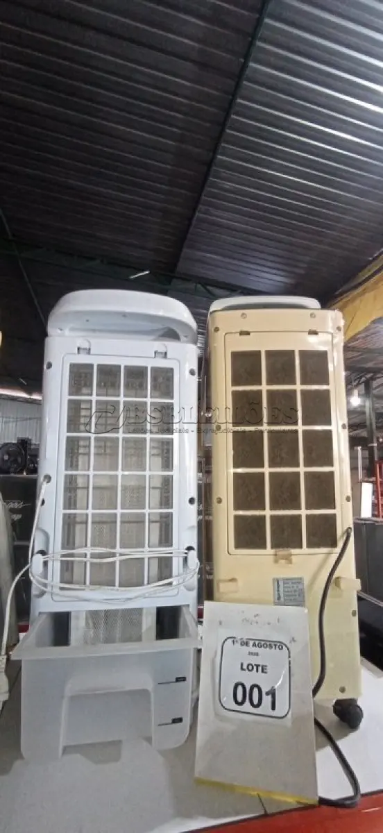 LOTE 001 - 02 CLIMATIZADORES DE AR MARCAS PHILCO E SPRINGER. (NO ESTADO) ATENÇÃO! FAZER A VISITAÇÃO ANTES DE ARREMATAR, NÃO SABEMOS SE FUNCIONA, LEILÃO NÃO TEM GARANTIA E NEM DEVOLUÇÃO, SUJEITO A POSSÍVEIS AVARIAS VISÍVEIS/OCULTAS E/OU AUSÊNCIA DE COMPONENTES.