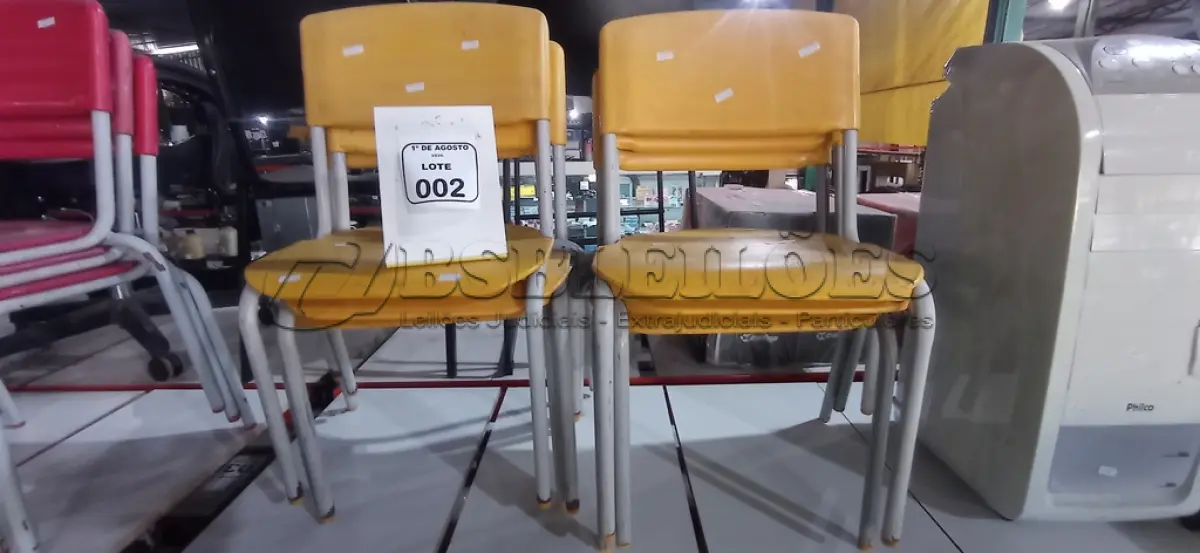 LOTE 002 - 06 CADEIRAS INFANTIS NA COR AMARELA. (NO ESTADO) ATENÇÃO! FAZER A VISITAÇÃO ANTES DE ARREMATAR, NÃO SABEMOS SE FUNCIONA, LEILÃO NÃO TEM GARANTIA E NEM DEVOLUÇÃO, SUJEITO A POSSÍVEIS AVARIAS VISÍVEIS/OCULTAS E/OU AUSÊNCIA DE COMPONENTES.