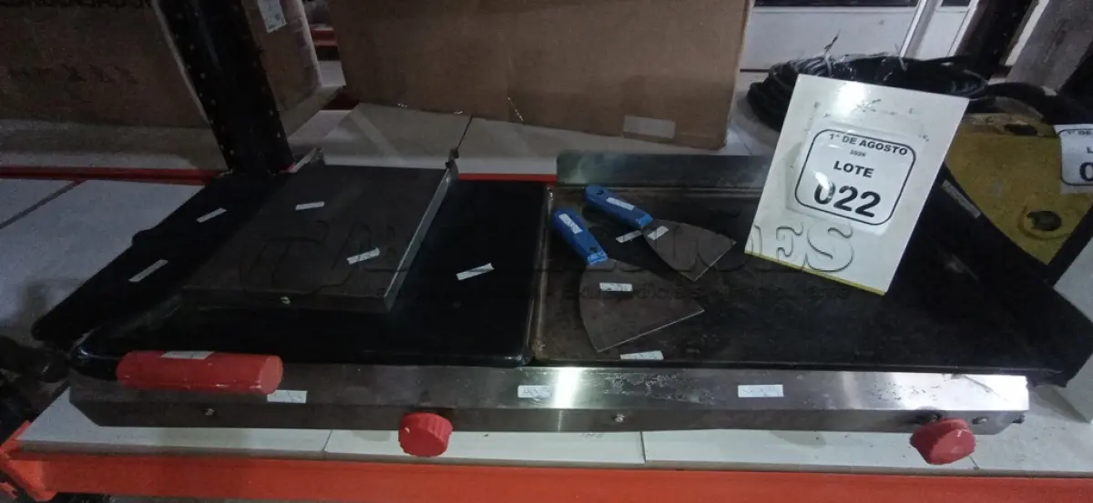 LOTE 022 - 01 CHAPA DE ALIMENTOS DUPLA A GÁS. (NO ESTADO) ATENÇÃO! FAZER A VISITAÇÃO ANTES DE ARREMATAR, NÃO SABEMOS SE FUNCIONA, LEILÃO NÃO TEM GARANTIA E NEM DEVOLUÇÃO, SUJEITO A POSSÍVEIS AVARIAS VISÍVEIS/OCULTAS E/OU AUSÊNCIA DE COMPONENTES.