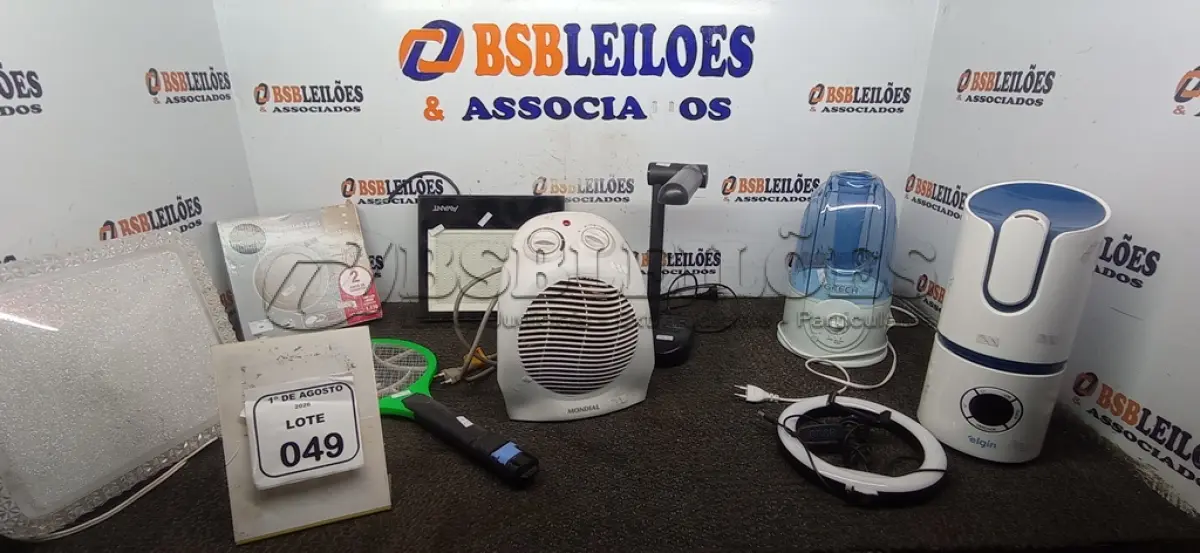 LOTE 049 - 01 AQUECEDOR, 02 UMIDIFICADORES, REFLETOR, 01 RAQUETE ELÉTRICA E VÁRIAS LUMINÁRIAS DE MARCAS E MODELOS DIVERSOS. (NO ESTADO) ATENÇÃO! FAZER A VISITAÇÃO ANTES DE ARREMATAR, NÃO SABEMOS SE FUNCIONA, LEILÃO NÃO TEM GARANTIA E NEM DEVOLUÇÃO, SUJEITO A POSSÍVEIS AVARIAS VISÍVEIS/OCULTAS E/OU AUSÊNCIA DE COMPONENTES.