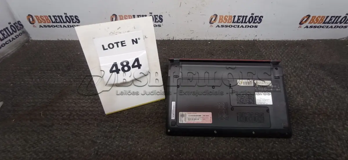 LOTE 484 -   01 NETEBOOK LENOVO SEM FONTE. (NO ESTADO) ATENÇÃO! FAZER A VISITAÇÃO ANTES DE ARREMATAR, NÃO SABEMOS SE FUNCIONA, LEILÃO NÃO TEM GARANTIA E NEM DEVOLUÇÃO, SUJEITO A POSSÍVEIS AVARIAS VISÍVEIS/OCULTAS E/OU AUSÊNCIA DE COMPONENTES.