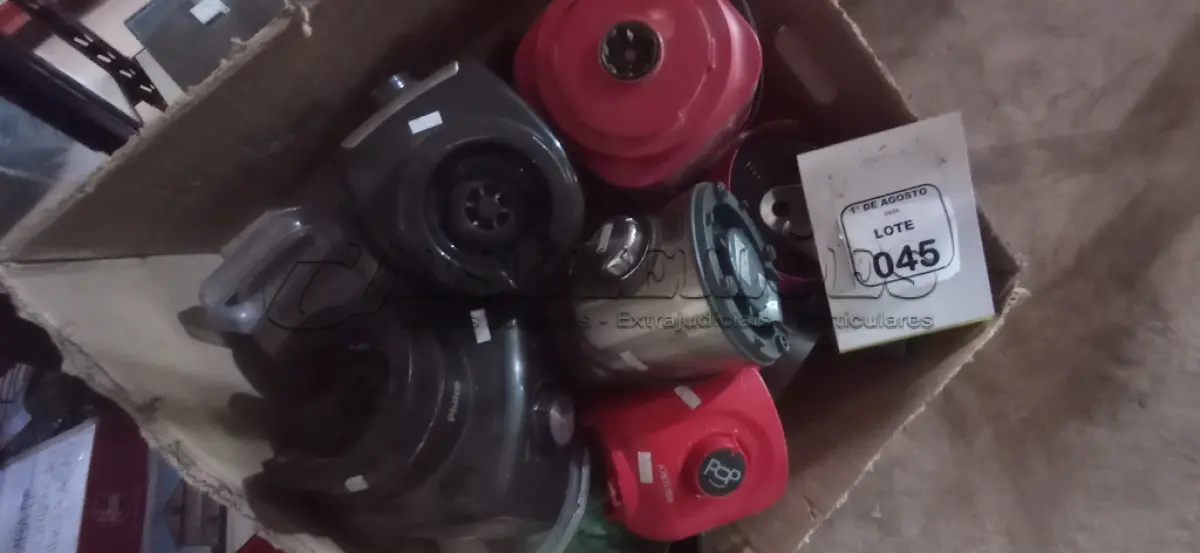 LOTE 045 - 01 LOTE COM VÁRIOS MOTORES E PEÇAS PARA LIQUIDIFICADORES DE MARCAS E MODELOS DIVERSOS. (NO ESTADO) ATENÇÃO! FAZER A VISITAÇÃO ANTES DE ARREMATAR, NÃO SABEMOS SE FUNCIONA, LEILÃO NÃO TEM GARANTIA E NEM DEVOLUÇÃO, SUJEITO A POSSÍVEIS AVARIAS VISÍVEIS/OCULTAS E/OU AUSÊNCIA DE COMPONENTES.
