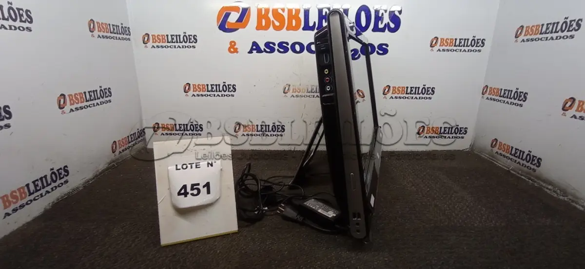 LOTE 451 - 01 ALL IN ONE MARCA HP.  (NO ESTADO) ATENÇÃO! FAZER A VISITAÇÃO ANTES DE ARREMATAR, NÃO SABEMOS SE FUNCIONA, LEILÃO NÃO TEM GARANTIA E NEM DEVOLUÇÃO, SUJEITO A POSSÍVEIS AVARIAS VISÍVEIS/OCULTAS E/OU AUSÊNCIA DE COMPONENTES.