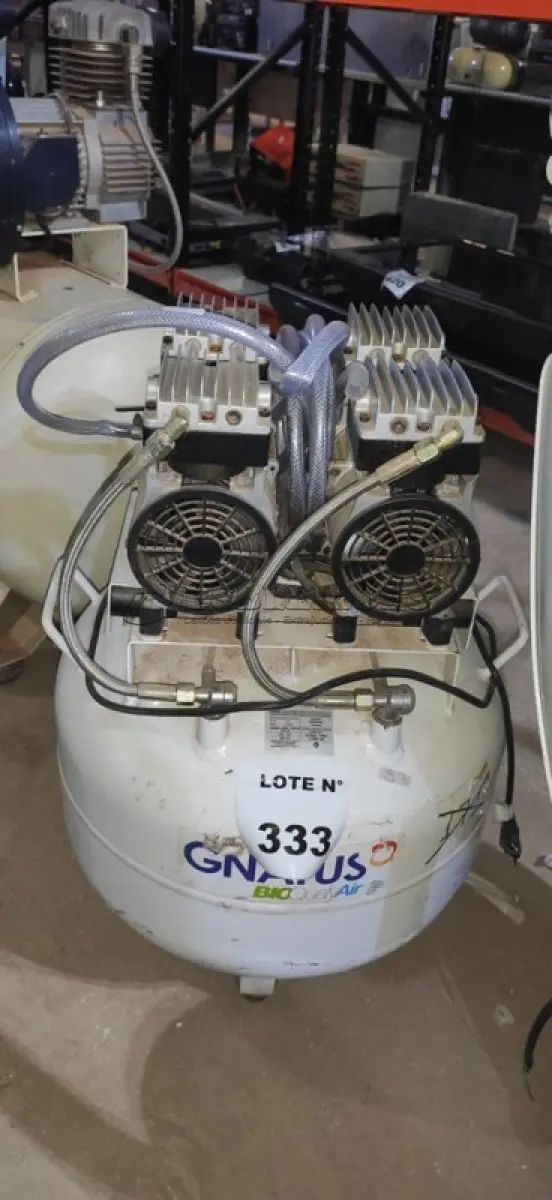 LOTE 333 -   01 COMPRESSOR ODONTOLÔGICO GNATUS . (NO ESTADO) ATENÇÃO! FAZER A VISITAÇÃO ANTES DE ARREMATAR, NÃO SABEMOS SE FUNCIONA, LEILÃO NÃO TEM GARANTIA E NEM DEVOLUÇÃO, SUJEITO A POSSÍVEIS AVARIAS VISÍVEIS/OCULTAS E/OU AUSÊNCIA DE COMPONENTES.