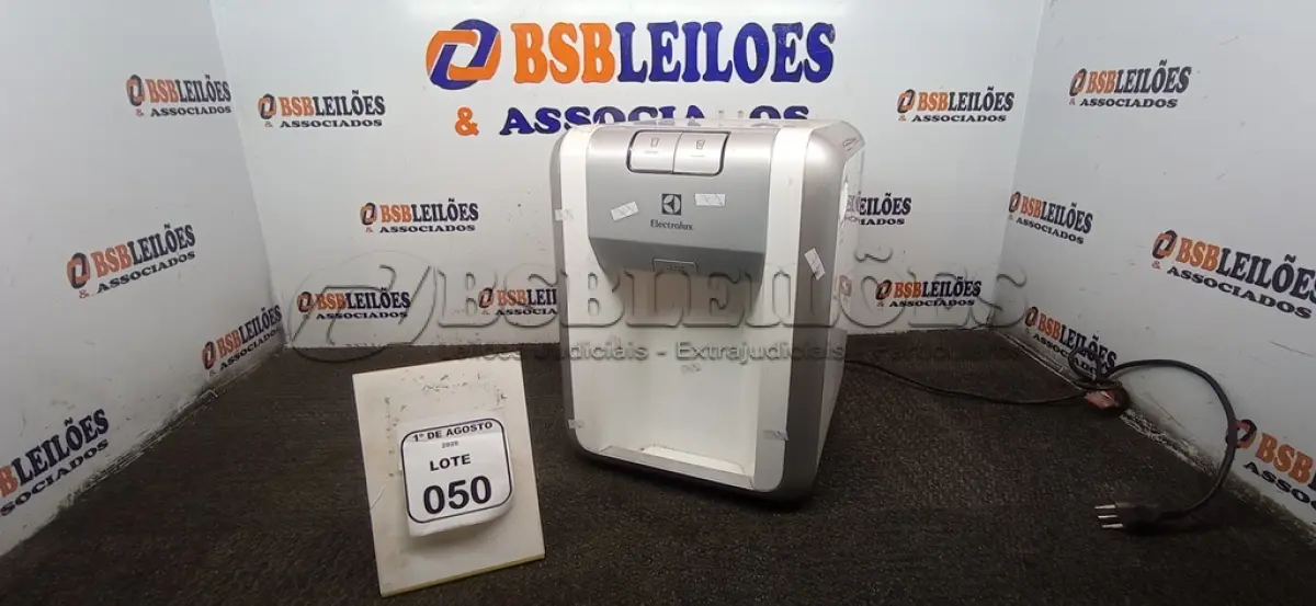 LOTE 050 - 01 PURIFICADOR DE ÁGUA MODELO PA40G 220V MARCA ELECTROLUX. (NO ESTADO) ATENÇÃO! FAZER A VISITAÇÃO ANTES DE ARREMATAR, NÃO SABEMOS SE FUNCIONA, LEILÃO NÃO TEM GARANTIA E NEM DEVOLUÇÃO, SUJEITO A POSSÍVEIS AVARIAS VISÍVEIS/OCULTAS E/OU AUSÊNCIA DE COMPONENTES.