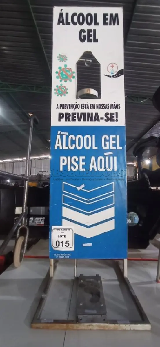 LOTE 015 - 01 PLACA COM SUPORTE PARA ÁLCOOL EM GEL. (NO ESTADO) ATENÇÃO! FAZER A VISITAÇÃO ANTES DE ARREMATAR, NÃO SABEMOS SE FUNCIONA, LEILÃO NÃO TEM GARANTIA E NEM DEVOLUÇÃO, SUJEITO A POSSÍVEIS AVARIAS VISÍVEIS/OCULTAS E/OU AUSÊNCIA DE COMPONENTES.