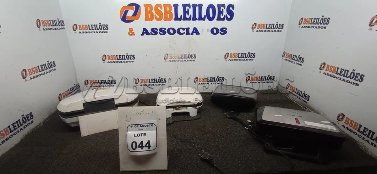 LOTE 044 - 04 SANDUICHEIRAS GRILL DE MARCAS E MODELOS DIVERSOS. (NO ESTADO) ATENÇÃO! FAZER A VISITAÇÃO ANTES DE ARREMATAR, NÃO SABEMOS SE FUNCIONA, LEILÃO NÃO TEM GARANTIA E NEM DEVOLUÇÃO, SUJEITO A POSSÍVEIS AVARIAS VISÍVEIS/OCULTAS E/OU AUSÊNCIA DE COMPONENTES.