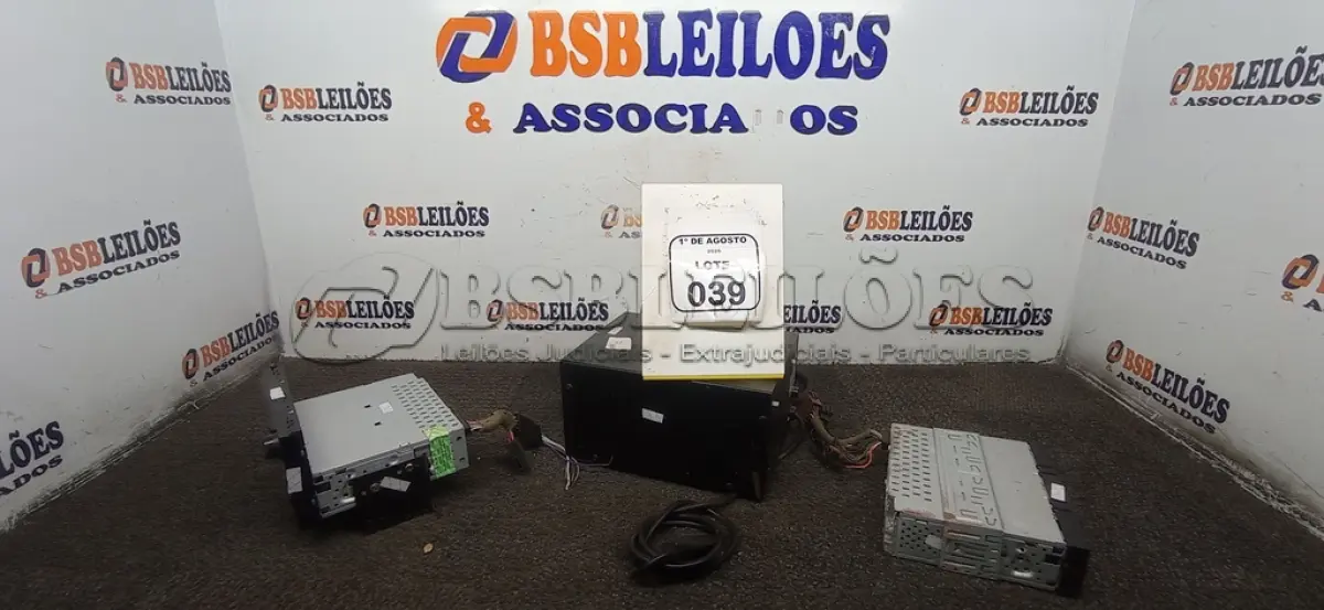 LOTE 039 - 01 ESTAÇÃO DE TRABALHO MODELO TS-850D MARCA TOYO E 02 APARELHOS DE SOM AUTOMOTIVO MARCAS KIA MOTORS E MITSUBISHI. (NO ESTADO) ATENÇÃO! FAZER A VISITAÇÃO ANTES DE ARREMATAR, NÃO SABEMOS SE FUNCIONA, LEILÃO NÃO TEM GARANTIA E NEM DEVOLUÇÃO, SUJEITO A POSSÍVEIS AVARIAS VISÍVEIS/OCULTAS E/OU AUSÊNCIA DE COMPONENTES.