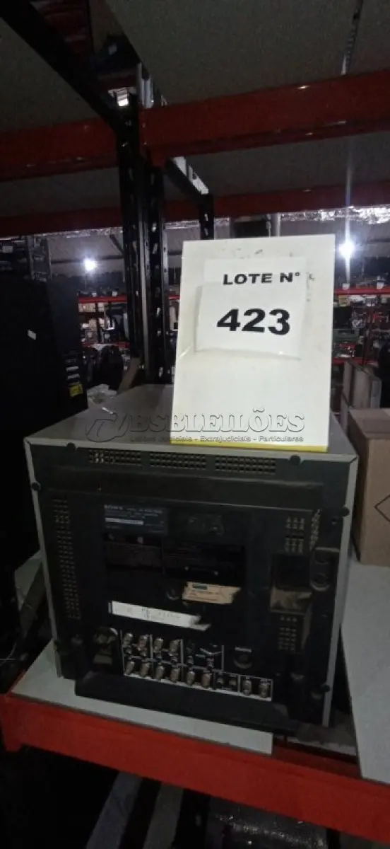 LOTE 423 -  01 MONITOR DE VIDEO SONY.  (NO ESTADO) ATENÇÃO! FAZER A VISITAÇÃO ANTES DE ARREMATAR, NÃO SABEMOS SE FUNCIONA, LEILÃO NÃO TEM GARANTIA E NEM DEVOLUÇÃO, SUJEITO A POSSÍVEIS AVARIAS VISÍVEIS/OCULTAS E/OU AUSÊNCIA DE COMPONENTES.