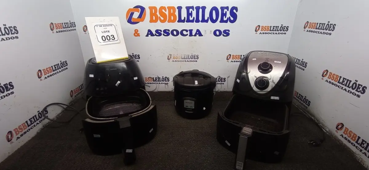 LOTE 003 - 02 AIR FRYERS E 01 PANELA ELÉTRICA DE MODELOS DIVERSOS. (NO ESTADO) ATENÇÃO! FAZER A VISITAÇÃO ANTES DE ARREMATAR, NÃO SABEMOS SE FUNCIONA, LEILÃO NÃO TEM GARANTIA E NEM DEVOLUÇÃO, SUJEITO A POSSÍVEIS AVARIAS VISÍVEIS/OCULTAS E/OU AUSÊNCIA DE COMPONENTES.