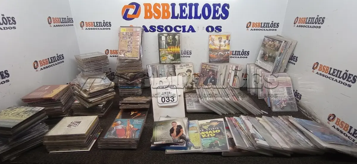 LOTE 033 - 01 LOTE COM GRANDE QUANTIDADE DE MÍDIAS EM CD E DVD. (NO ESTADO) ATENÇÃO! FAZER A VISITAÇÃO ANTES DE ARREMATAR, NÃO SABEMOS SE FUNCIONA, LEILÃO NÃO TEM GARANTIA E NEM DEVOLUÇÃO, SUJEITO A POSSÍVEIS AVARIAS VISÍVEIS/OCULTAS E/OU AUSÊNCIA DE COMPONENTES.