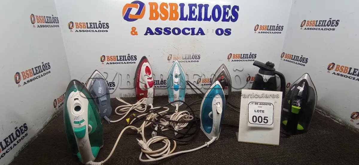 LOTE 005 - 01 VAPORIZADOR DE ROUPAS MARCA NKS E 07 FERROS DE PASSAR DE MARCASSE MODELOS DIVERSOS. (NO ESTADO) ATENÇÃO! FAZER A VISITAÇÃO ANTES DE ARREMATAR, NÃO SABEMOS SE FUNCIONA, LEILÃO NÃO TEM GARANTIA E NEM DEVOLUÇÃO, SUJEITO A POSSÍVEIS AVARIAS VISÍVEIS/OCULTAS E/OU AUSÊNCIA DE COMPONENTES.