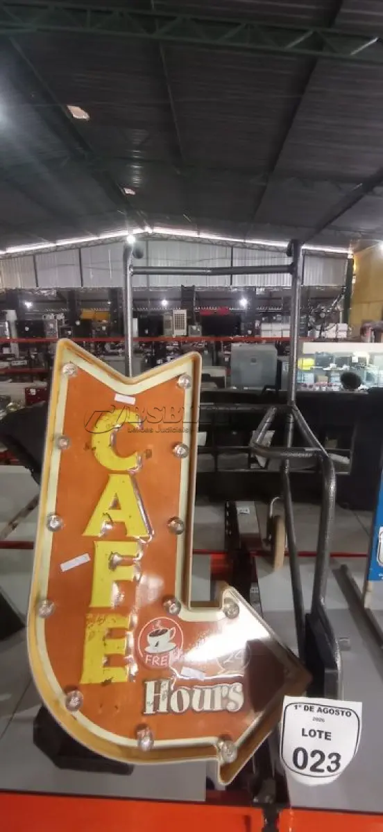 LOTE 023 - 01 PLACA LUMINOSA E 01 CADEIRA DE BANHO. (NO ESTADO) ATENÇÃO! FAZER A VISITAÇÃO ANTES DE ARREMATAR, NÃO SABEMOS SE FUNCIONA, LEILÃO NÃO TEM GARANTIA E NEM DEVOLUÇÃO, SUJEITO A POSSÍVEIS AVARIAS VISÍVEIS/OCULTAS E/OU AUSÊNCIA DE COMPONENTES.