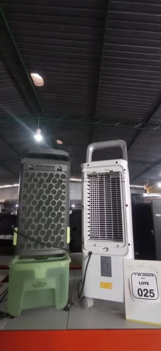 LOTE 025 - 02 CLIMATIZADORES PARA RETIRADA DE PEÇAS. (NO ESTADO) ATENÇÃO! FAZER A VISITAÇÃO ANTES DE ARREMATAR, NÃO SABEMOS SE FUNCIONA, LEILÃO NÃO TEM GARANTIA E NEM DEVOLUÇÃO, SUJEITO A POSSÍVEIS AVARIAS VISÍVEIS/OCULTAS E/OU AUSÊNCIA DE COMPONENTES.