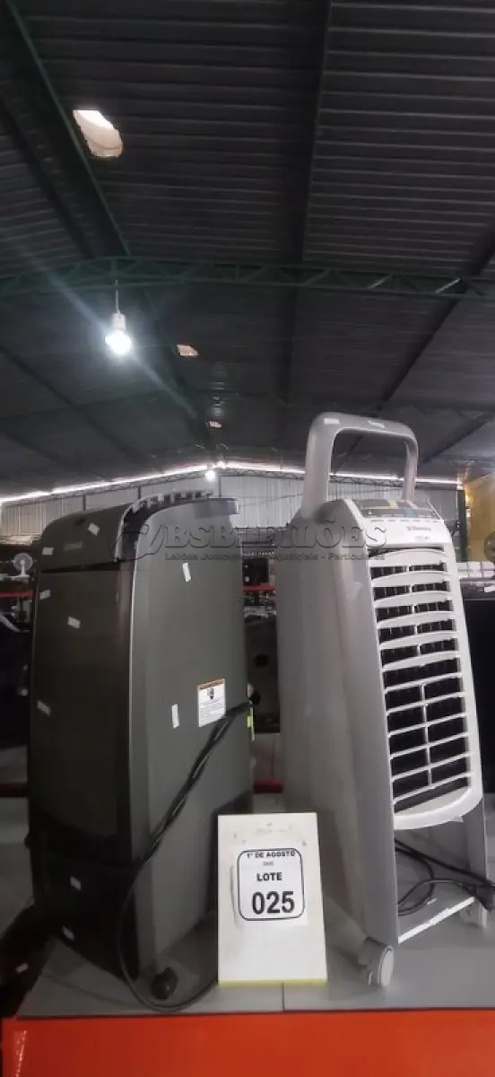 LOTE 025 - 02 CLIMATIZADORES PARA RETIRADA DE PEÇAS. (NO ESTADO) ATENÇÃO! FAZER A VISITAÇÃO ANTES DE ARREMATAR, NÃO SABEMOS SE FUNCIONA, LEILÃO NÃO TEM GARANTIA E NEM DEVOLUÇÃO, SUJEITO A POSSÍVEIS AVARIAS VISÍVEIS/OCULTAS E/OU AUSÊNCIA DE COMPONENTES.