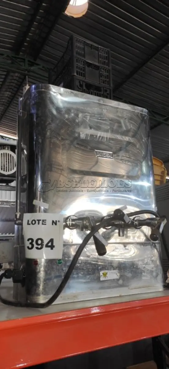 LOTE 394 - 01 CAFETEIRA INDUSTRIAL EM INOX. (NO ESTADO) ATENÇÃO! FAZER A VISITAÇÃO ANTES DE ARREMATAR, NÃO SABEMOS SE FUNCIONA, LEILÃO NÃO TEM GARANTIA E NEM DEVOLUÇÃO, SUJEITO A POSSÍVEIS AVARIAS VISÍVEIS/OCULTAS E/OU AUSÊNCIA DE COMPONENTES.
