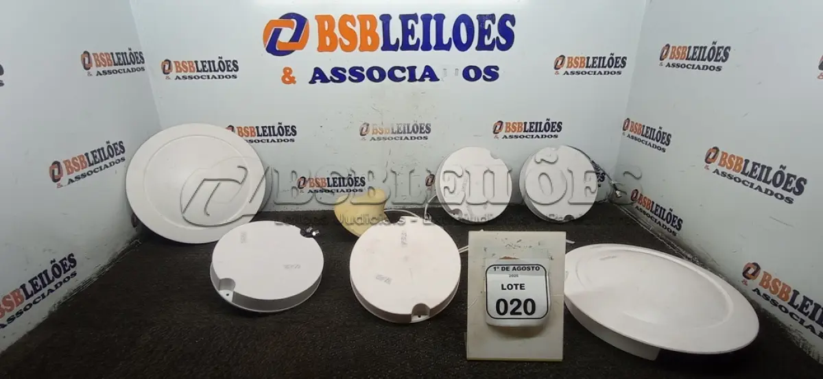 LOTE 020 - 01 LOTE COM VÁRIAS ANTENAS OMNI PARA COBERTURA DE SINAL. (NO ESTADO) ATENÇÃO! FAZER A VISITAÇÃO ANTES DE ARREMATAR, NÃO SABEMOS SE FUNCIONA, LEILÃO NÃO TEM GARANTIA E NEM DEVOLUÇÃO, SUJEITO A POSSÍVEIS AVARIAS VISÍVEIS/OCULTAS E/OU AUSÊNCIA DE COMPONENTES.