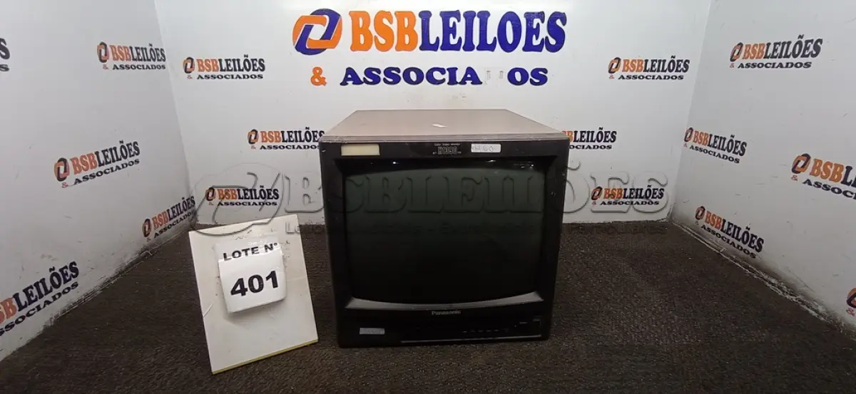 LOTE 401 -  01 MONITOR DE VÍDEO PANASONIC.  (NO ESTADO) ATENÇÃO! FAZER A VISITAÇÃO ANTES DE ARREMATAR, NÃO SABEMOS SE FUNCIONA, LEILÃO NÃO TEM GARANTIA E NEM DEVOLUÇÃO, SUJEITO A POSSÍVEIS AVARIAS VISÍVEIS/OCULTAS E/OU AUSÊNCIA DE COMPONENTES.