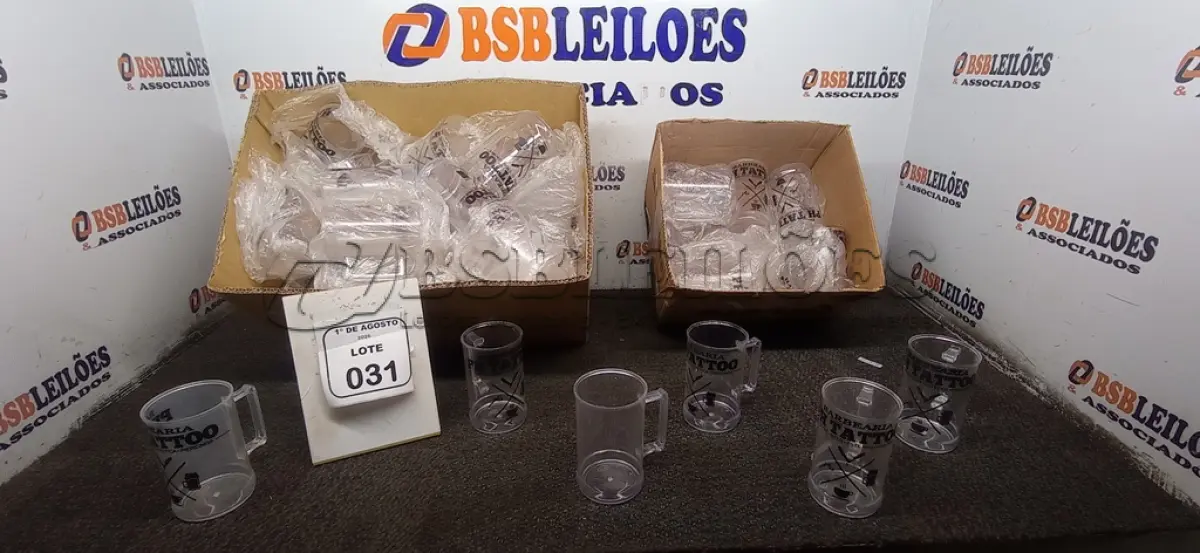 LOTE 031 - 01 LOTE COM GRANDE QUANTIDADE DE COPOS DE PLÁSTICO. (NO ESTADO) ATENÇÃO! FAZER A VISITAÇÃO ANTES DE ARREMATAR, NÃO SABEMOS SE FUNCIONA, LEILÃO NÃO TEM GARANTIA E NEM DEVOLUÇÃO, SUJEITO A POSSÍVEIS AVARIAS VISÍVEIS/OCULTAS E/OU AUSÊNCIA DE COMPONENTES.