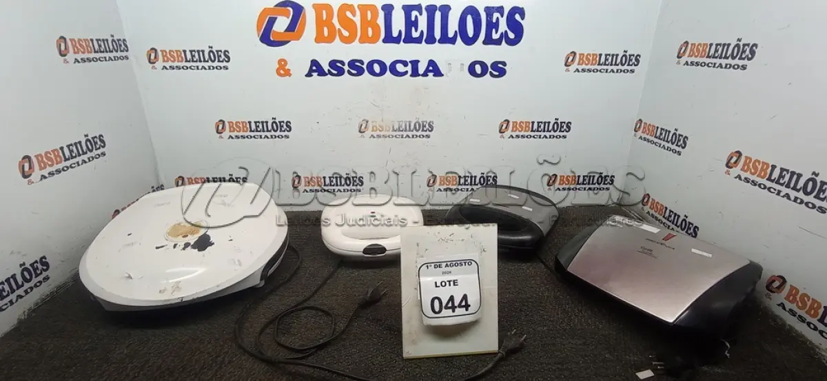 LOTE 044 - 04 SANDUICHEIRAS GRILL DE MARCAS E MODELOS DIVERSOS. (NO ESTADO) ATENÇÃO! FAZER A VISITAÇÃO ANTES DE ARREMATAR, NÃO SABEMOS SE FUNCIONA, LEILÃO NÃO TEM GARANTIA E NEM DEVOLUÇÃO, SUJEITO A POSSÍVEIS AVARIAS VISÍVEIS/OCULTAS E/OU AUSÊNCIA DE COMPONENTES.