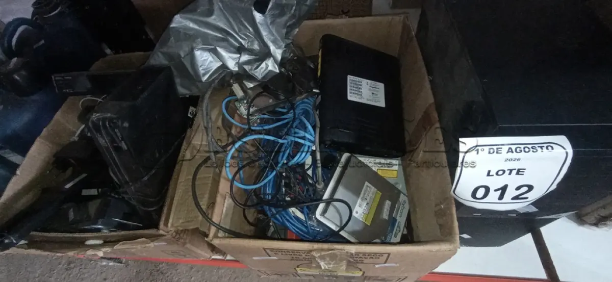 LOTE 012 - 01 LOTE COM 01 CPU, MOUSES, VENTOINHAS, CABOS DE REDE, MOLDENS E ITENS DE INFORMATICA DIVERSOS. (NO ESTADO) ATENÇÃO! FAZER A VISITAÇÃO ANTES DE ARREMATAR, NÃO SABEMOS SE FUNCIONA, LEILÃO NÃO TEM GARANTIA E NEM DEVOLUÇÃO, SUJEITO A POSSÍVEIS AVARIAS VISÍVEIS/OCULTAS E/OU AUSÊNCIA DE COMPONENTES.