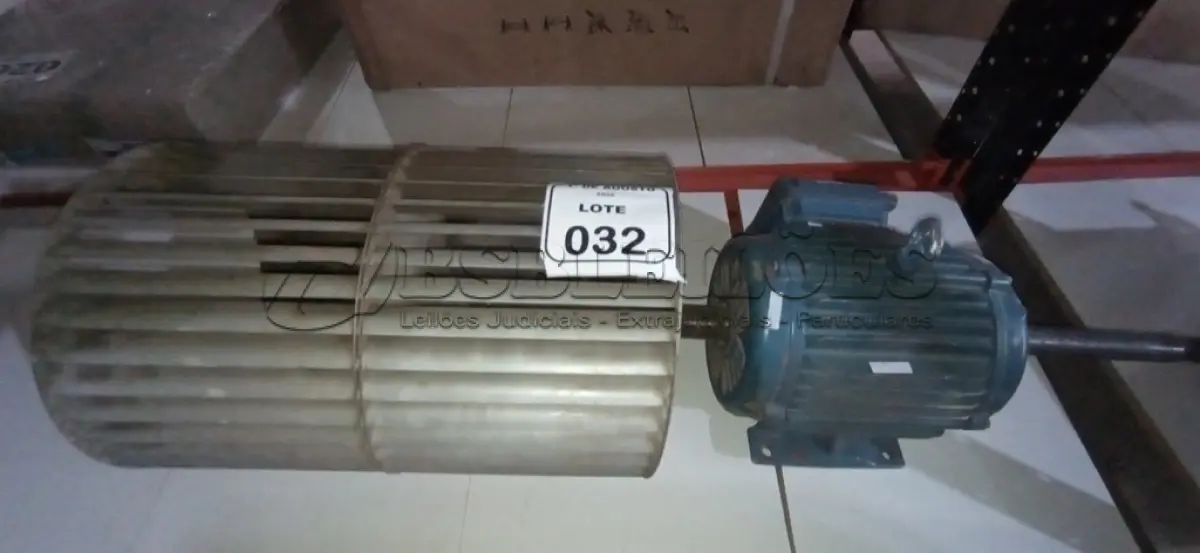 LOTE 032 - 01 MOTOR ELÉTRICO 3CV COM EIXO DE EXAUSTOR. (NO ESTADO) ATENÇÃO! FAZER A VISITAÇÃO ANTES DE ARREMATAR, NÃO SABEMOS SE FUNCIONA, LEILÃO NÃO TEM GARANTIA E NEM DEVOLUÇÃO, SUJEITO A POSSÍVEIS AVARIAS VISÍVEIS/OCULTAS E/OU AUSÊNCIA DE COMPONENTES.