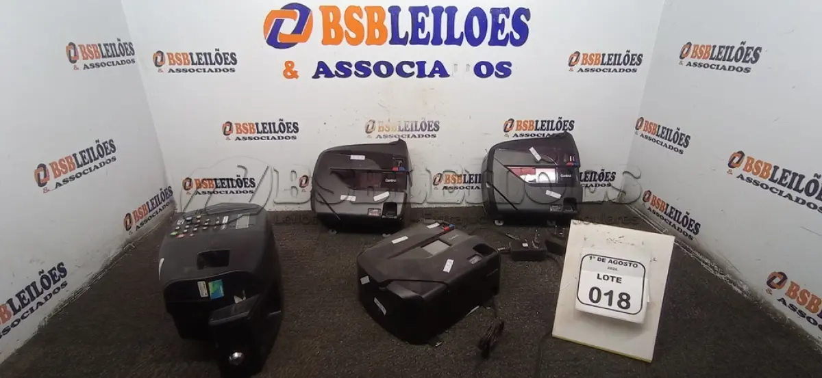 LOTE 018 - 04 RELÓGIOS DE PONTO, 01 MÁQUINA DE CORTAR CABELO, 01 SECADOR E PORTAS GUARDANAPOS DE MODELOS DIVERSOS. (NO ESTADO) ATENÇÃO! FAZER A VISITAÇÃO ANTES DE ARREMATAR, NÃO SABEMOS SE FUNCIONA, LEILÃO NÃO TEM GARANTIA E NEM DEVOLUÇÃO, SUJEITO A POSSÍVEIS AVARIAS VISÍVEIS/OCULTAS E/OU AUSÊNCIA DE COMPONENTES.