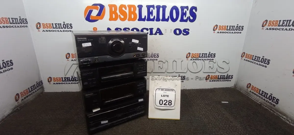 LOTE 028 - 01 SINTONIZADOR DE RÁDIO MODELO ST-CH530, 01 DISC PLAYER MODELOS SL-CH5530, 01 CASSETE DECK MODELO RS-CH730 E 01 AMPLIFICADOR STEREO MODELO SE-CH530 MARCA TECHNICS. (NO ESTADO) ATENÇÃO! FAZER A VISITAÇÃO ANTES DE ARREMATAR, NÃO SABEMOS SE FUNCIONA, LEILÃO NÃO TEM GARANTIA E NEM DEVOLUÇÃO, SUJEITO A POSSÍVEIS AVARIAS VISÍVEIS/OCULTAS E/OU AUSÊNCIA DE COMPONENTES.