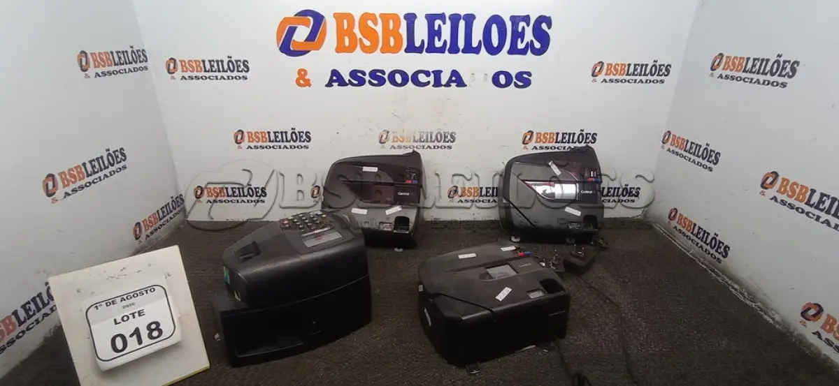 LOTE 018 - 04 RELÓGIOS DE PONTO, 01 MÁQUINA DE CORTAR CABELO, 01 SECADOR E PORTAS GUARDANAPOS DE MODELOS DIVERSOS. (NO ESTADO) ATENÇÃO! FAZER A VISITAÇÃO ANTES DE ARREMATAR, NÃO SABEMOS SE FUNCIONA, LEILÃO NÃO TEM GARANTIA E NEM DEVOLUÇÃO, SUJEITO A POSSÍVEIS AVARIAS VISÍVEIS/OCULTAS E/OU AUSÊNCIA DE COMPONENTES.