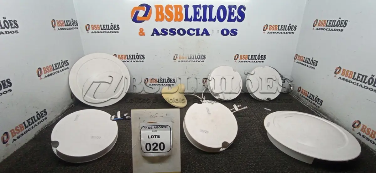 LOTE 020 - 01 LOTE COM VÁRIAS ANTENAS OMNI PARA COBERTURA DE SINAL. (NO ESTADO) ATENÇÃO! FAZER A VISITAÇÃO ANTES DE ARREMATAR, NÃO SABEMOS SE FUNCIONA, LEILÃO NÃO TEM GARANTIA E NEM DEVOLUÇÃO, SUJEITO A POSSÍVEIS AVARIAS VISÍVEIS/OCULTAS E/OU AUSÊNCIA DE COMPONENTES.