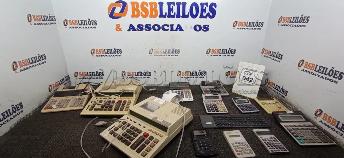 LOTE 042 - 01 LOTE COM VÁRIAS CALCULADORAS DE MARCAS E MODELOS DIVERSO. (NO ESTADO) ATENÇÃO! FAZER A VISITAÇÃO ANTES DE ARREMATAR, NÃO SABEMOS SE FUNCIONA, LEILÃO NÃO TEM GARANTIA E NEM DEVOLUÇÃO, SUJEITO A POSSÍVEIS AVARIAS VISÍVEIS/OCULTAS E/OU AUSÊNCIA DE COMPONENTES.