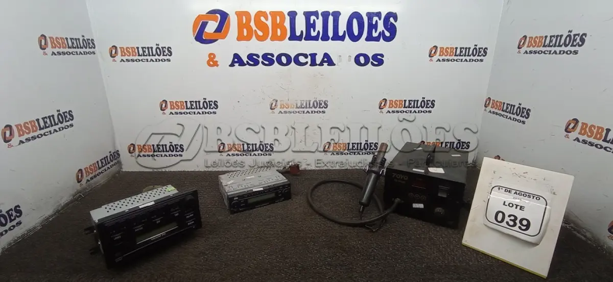 LOTE 039 - 01 ESTAÇÃO DE TRABALHO MODELO TS-850D MARCA TOYO E 02 APARELHOS DE SOM AUTOMOTIVO MARCAS KIA MOTORS E MITSUBISHI. (NO ESTADO) ATENÇÃO! FAZER A VISITAÇÃO ANTES DE ARREMATAR, NÃO SABEMOS SE FUNCIONA, LEILÃO NÃO TEM GARANTIA E NEM DEVOLUÇÃO, SUJEITO A POSSÍVEIS AVARIAS VISÍVEIS/OCULTAS E/OU AUSÊNCIA DE COMPONENTES.