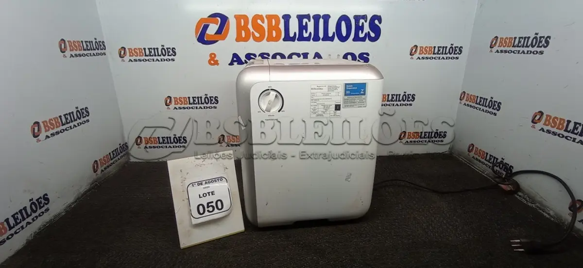 LOTE 050 - 01 PURIFICADOR DE ÁGUA MODELO PA40G 220V MARCA ELECTROLUX. (NO ESTADO) ATENÇÃO! FAZER A VISITAÇÃO ANTES DE ARREMATAR, NÃO SABEMOS SE FUNCIONA, LEILÃO NÃO TEM GARANTIA E NEM DEVOLUÇÃO, SUJEITO A POSSÍVEIS AVARIAS VISÍVEIS/OCULTAS E/OU AUSÊNCIA DE COMPONENTES.