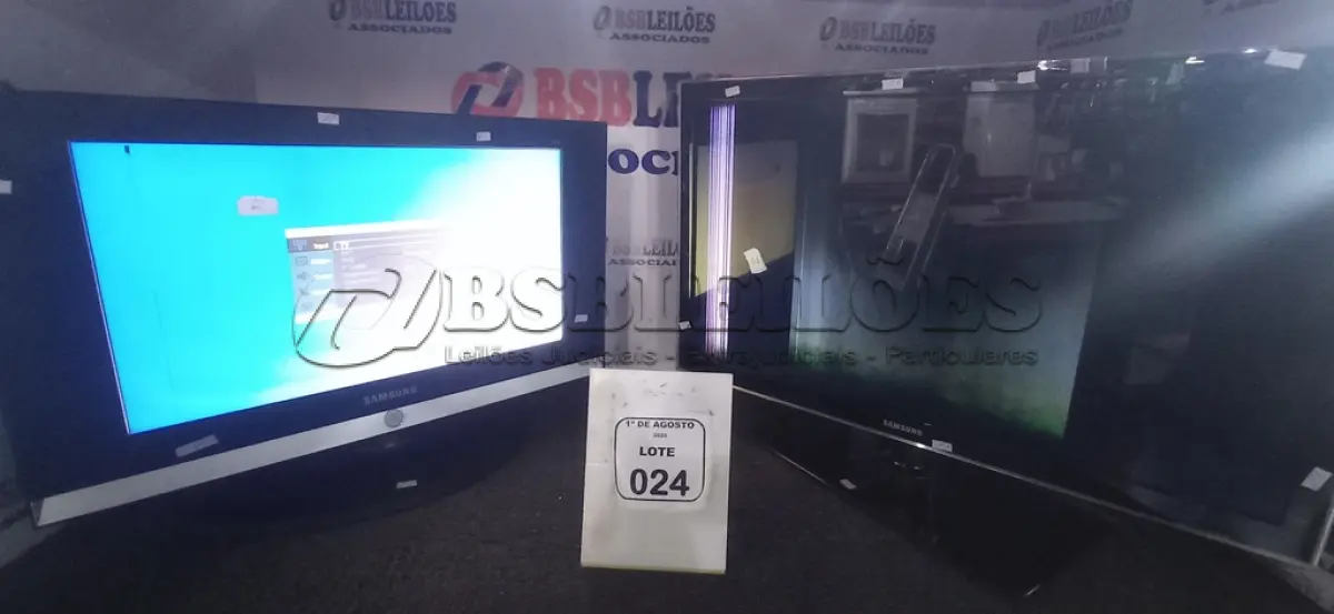 LOTE 024 - 02 TVS DE 32’’ E 36’’ MARCA SAMSUNG. (NO ESTADO) ATENÇÃO! FAZER A VISITAÇÃO ANTES DE ARREMATAR, NÃO SABEMOS SE FUNCIONA, LEILÃO NÃO TEM GARANTIA E NEM DEVOLUÇÃO, SUJEITO A POSSÍVEIS AVARIAS VISÍVEIS/OCULTAS E/OU AUSÊNCIA DE COMPONENTES.
