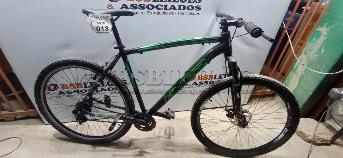 LOTE 013 - 01 BICICLETA ARO 29. (NO ESTADO) ATENÇÃO! FAZER A VISITAÇÃO ANTES DE ARREMATAR, NÃO SABEMOS SE FUNCIONA, LEILÃO NÃO TEM GARANTIA E NEM DEVOLUÇÃO, SUJEITO A POSSÍVEIS AVARIAS VISÍVEIS/OCULTAS E/OU AUSÊNCIA DE COMPONENTES.